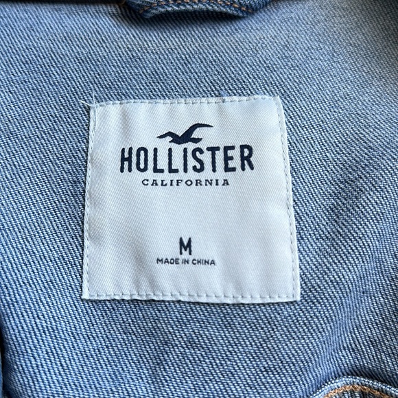 Medium sized Hollister Jean jacket with grey fleece sleeves and hoodie - Picture 3 of 3